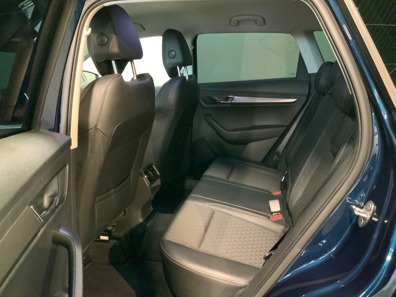 Blå Skoda Karoq fra 2021