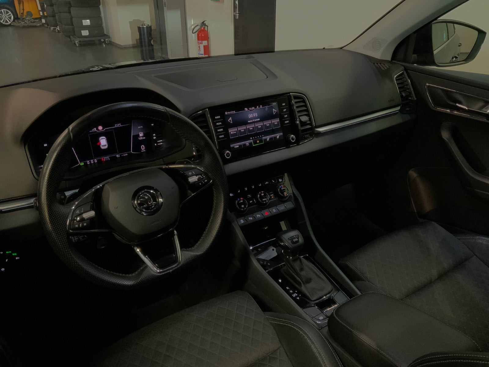 Blå Skoda Karoq fra 2021