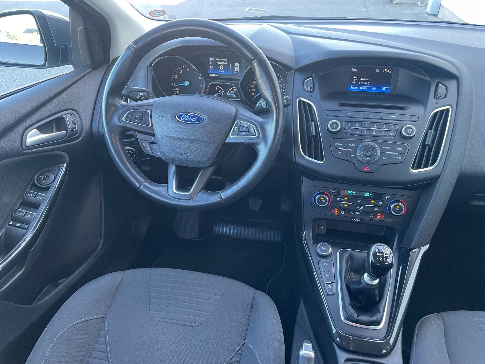 Grå Ford Focus fra 2015