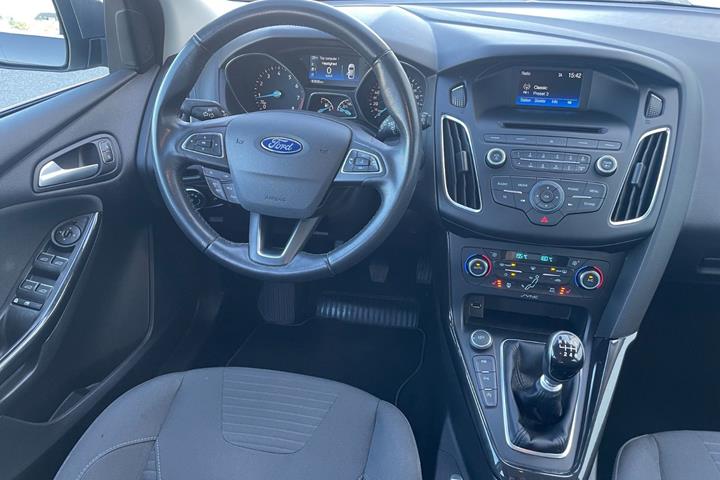 Grå Ford Focus fra 2015