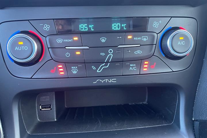 Grå Ford Focus fra 2015