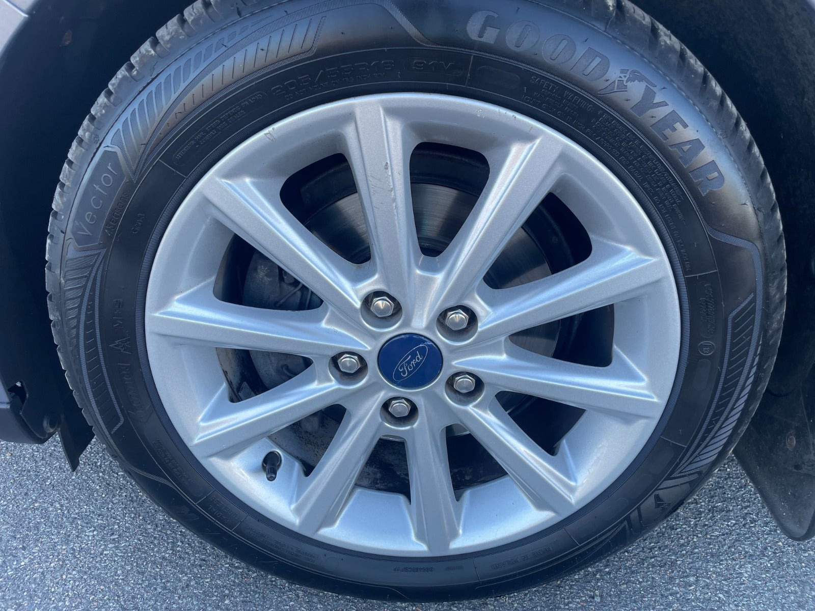 Grå Ford Focus fra 2015