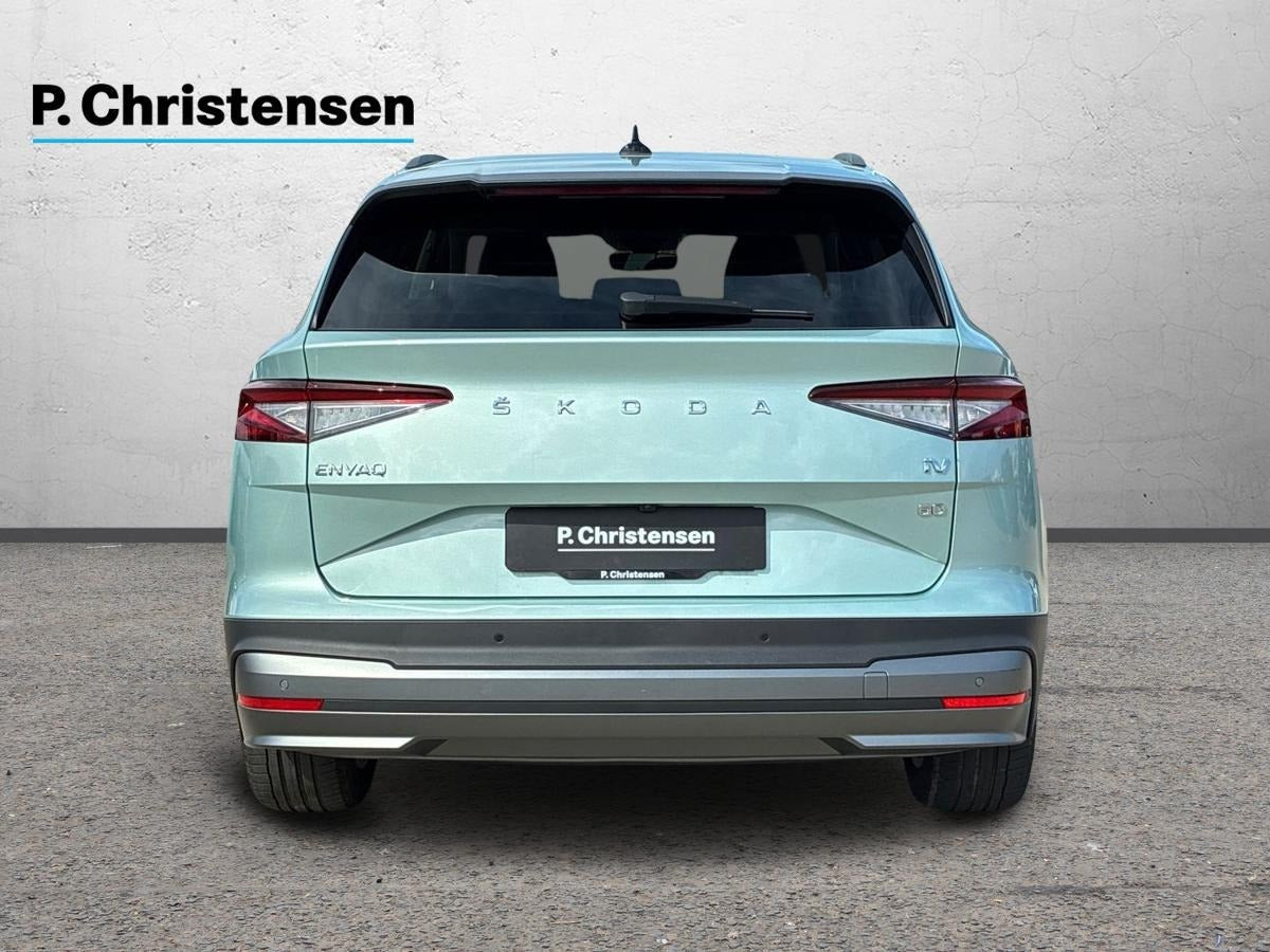 Blå Skoda Enyaq fra 2023