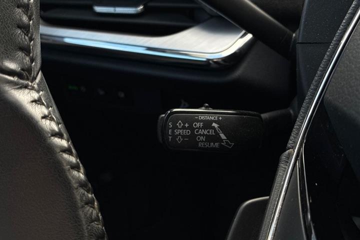 Grå Skoda Enyaq fra 2023