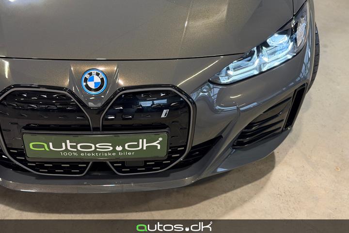 Grå BMW i4 fra 2023
