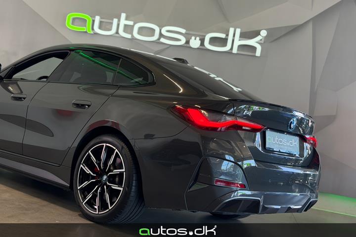 Grå BMW i4 fra 2023