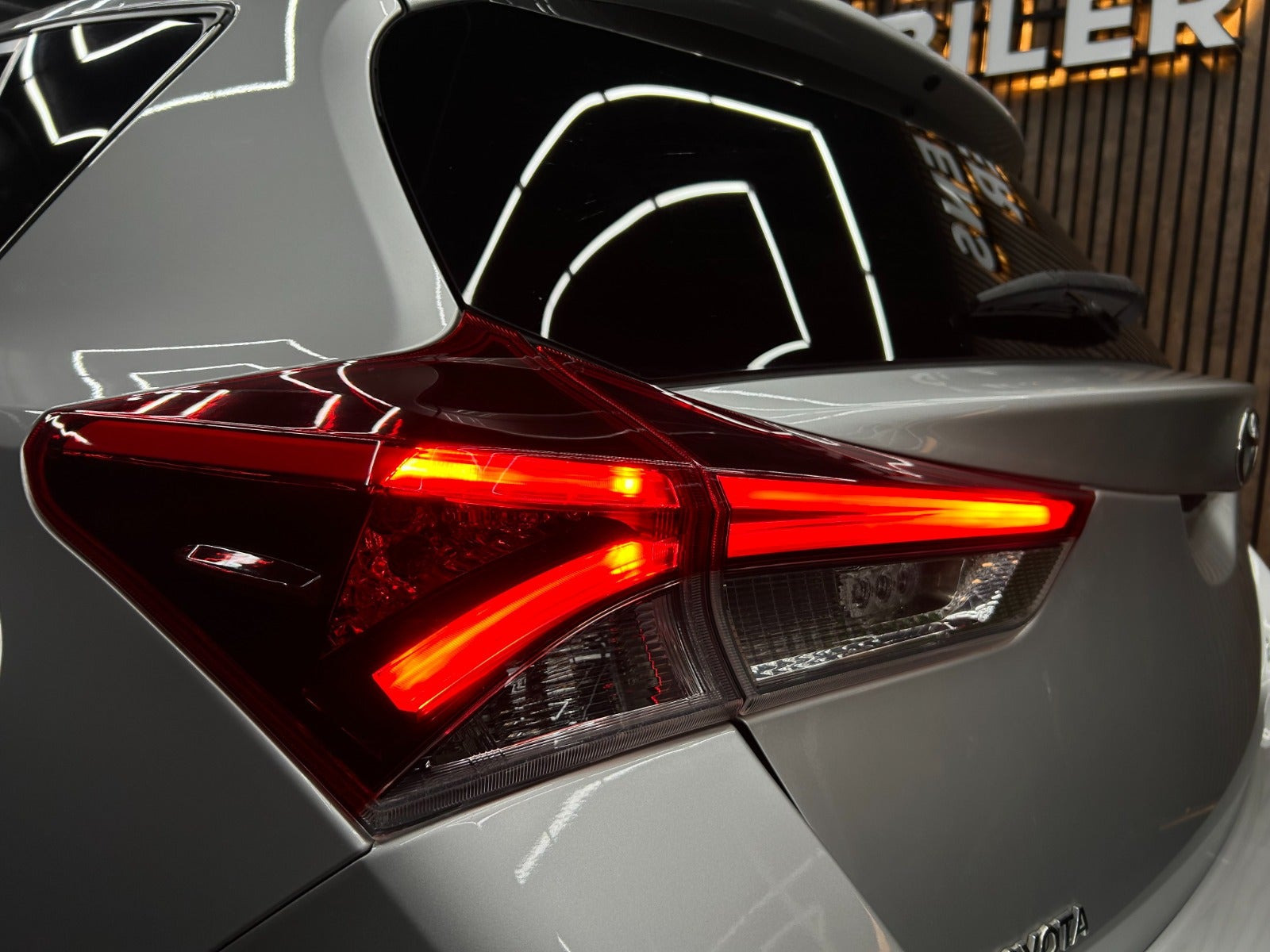 undefined Toyota Auris fra 2016