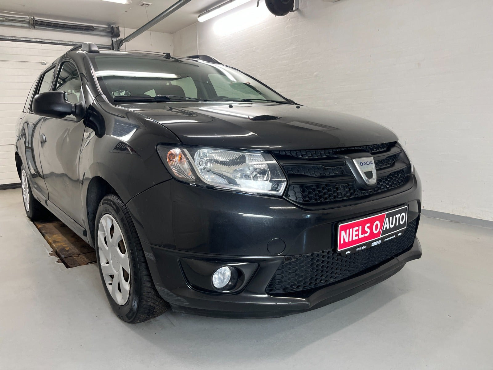 Sort Dacia Logan fra 2014