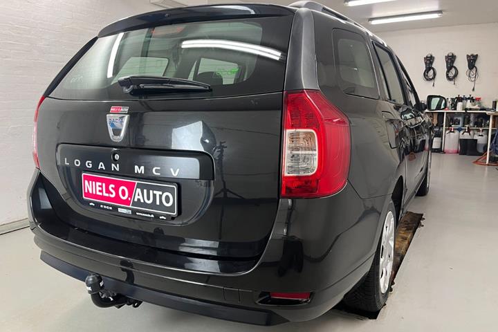 Sort Dacia Logan fra 2014