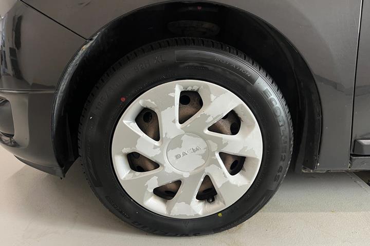 Sort Dacia Logan fra 2014