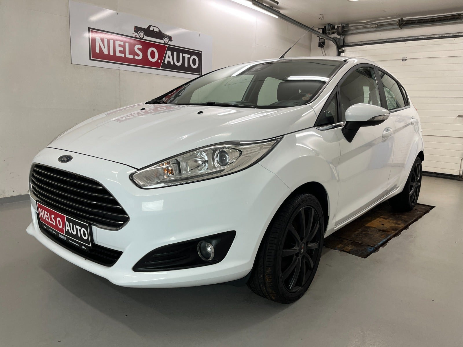Hvid Ford Fiesta fra 2013
