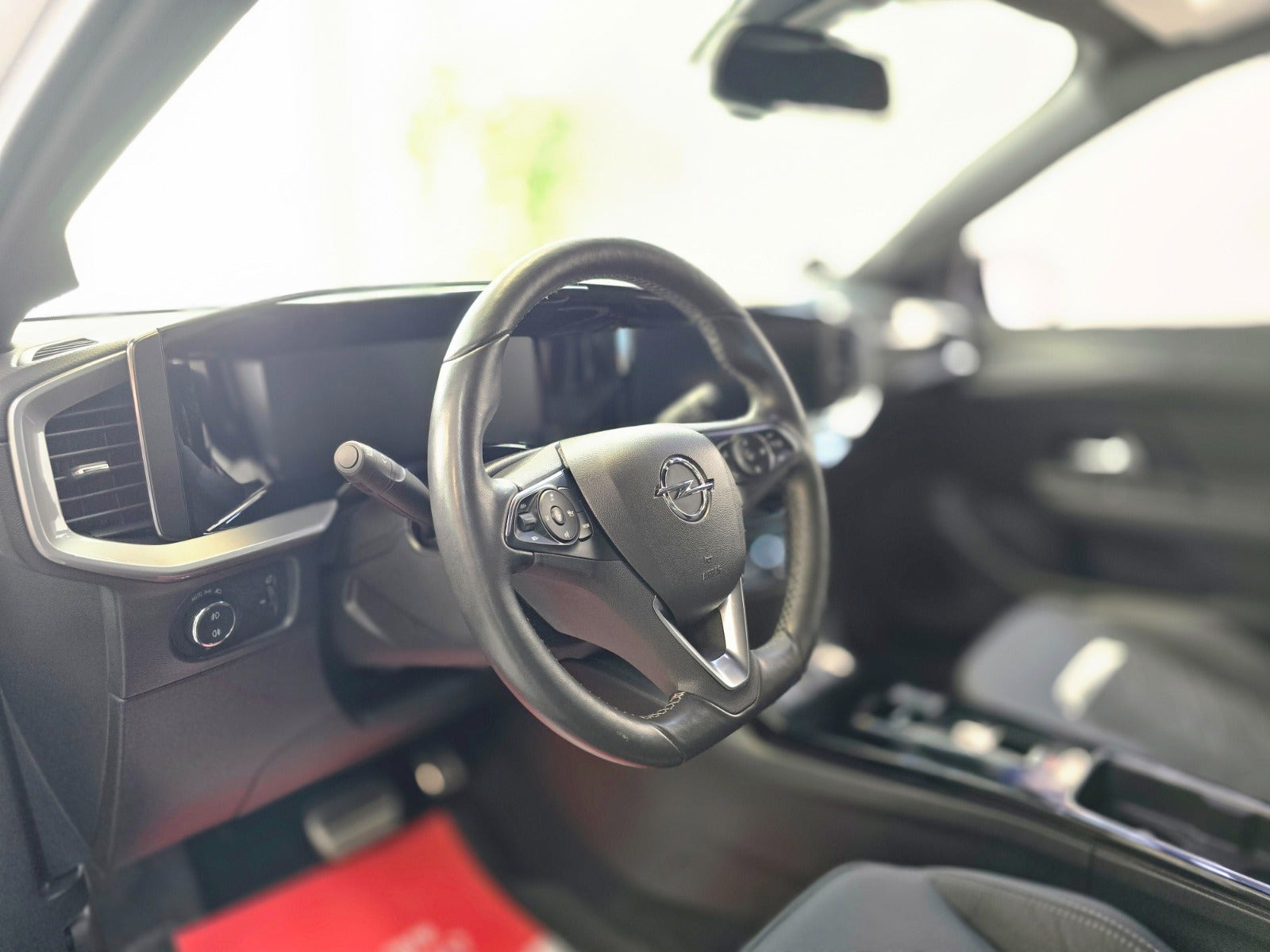 Hvid Opel Mokka fra 2023
