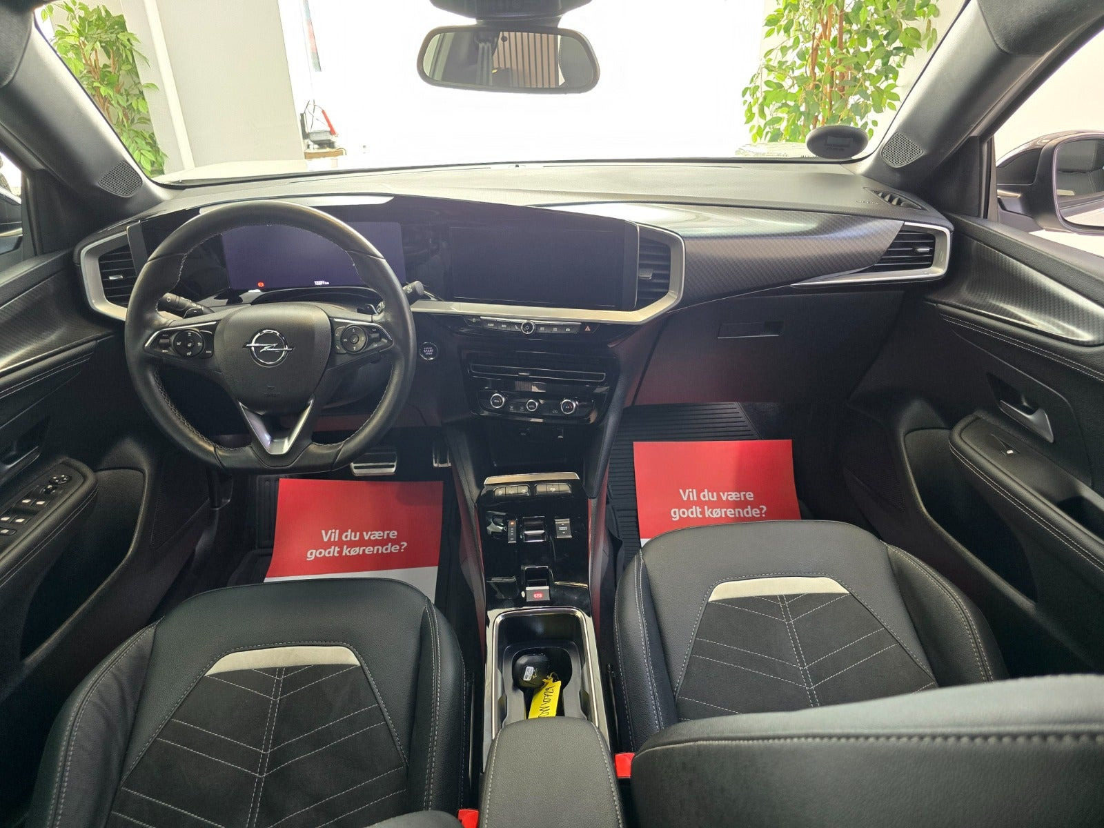 Hvid Opel Mokka fra 2023