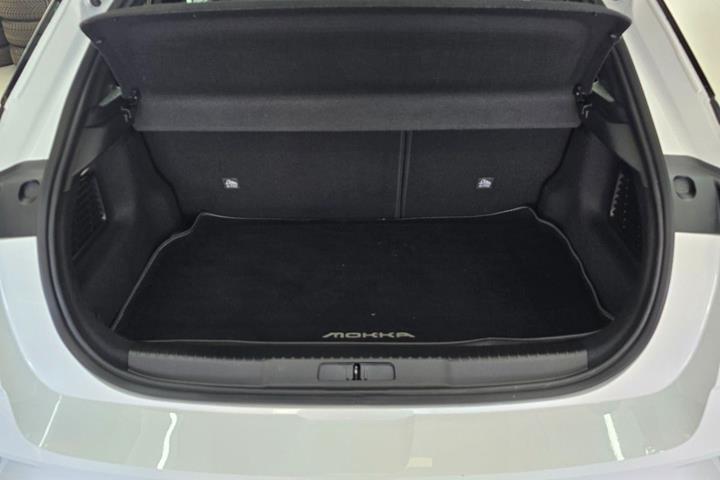 Hvid Opel Mokka fra 2023