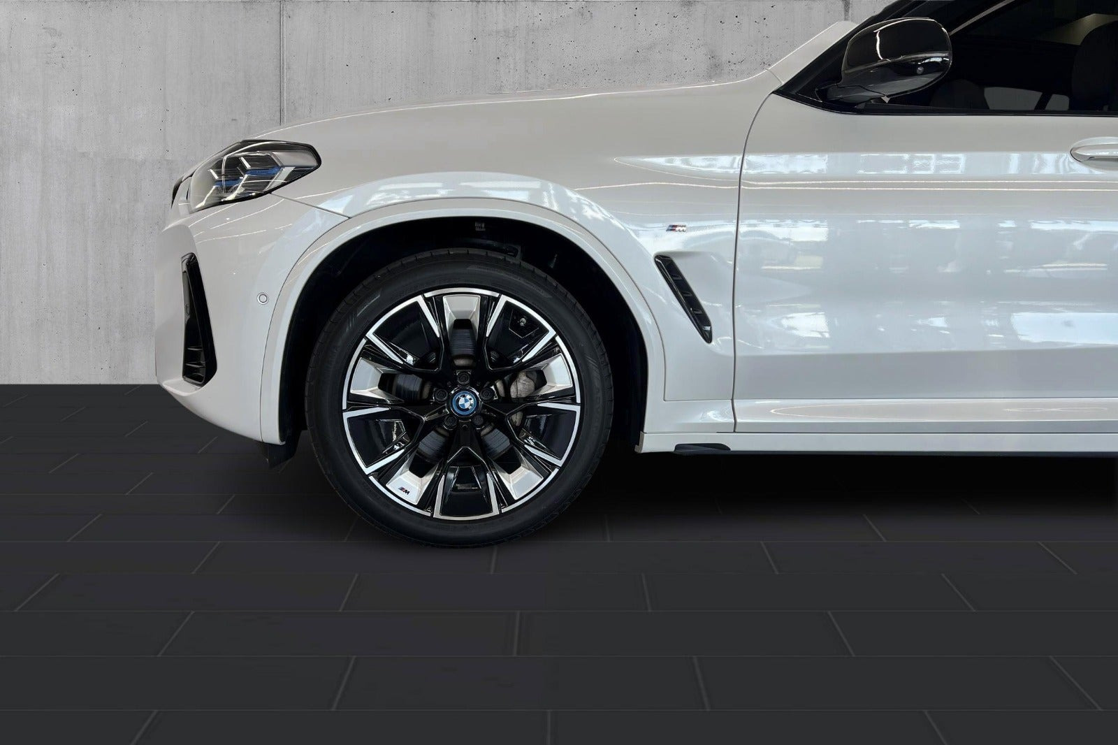 Hvid BMW iX3 fra 2022