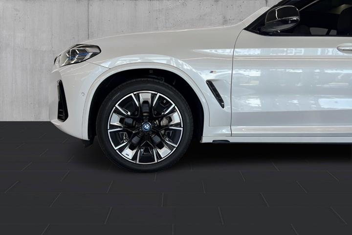 Hvid BMW iX3 fra 2022