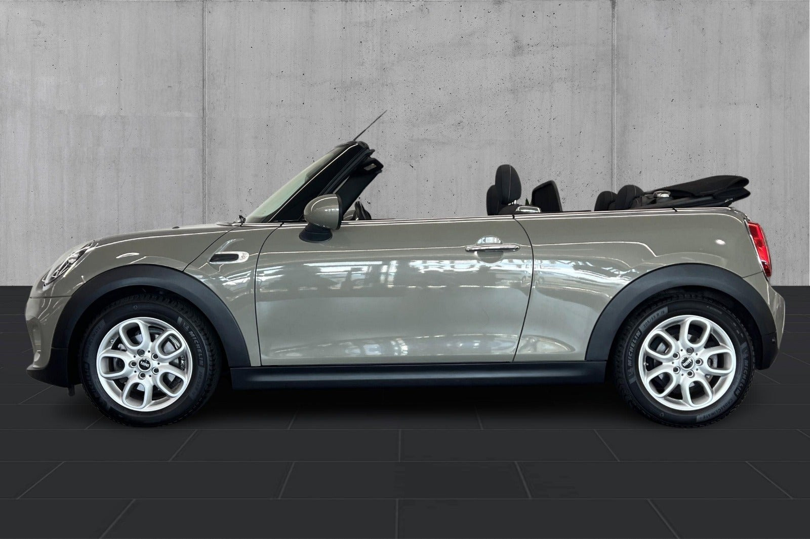 Grå Mini Cooper fra 2018