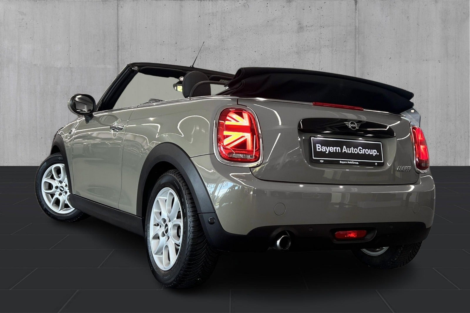 Grå Mini Cooper fra 2018