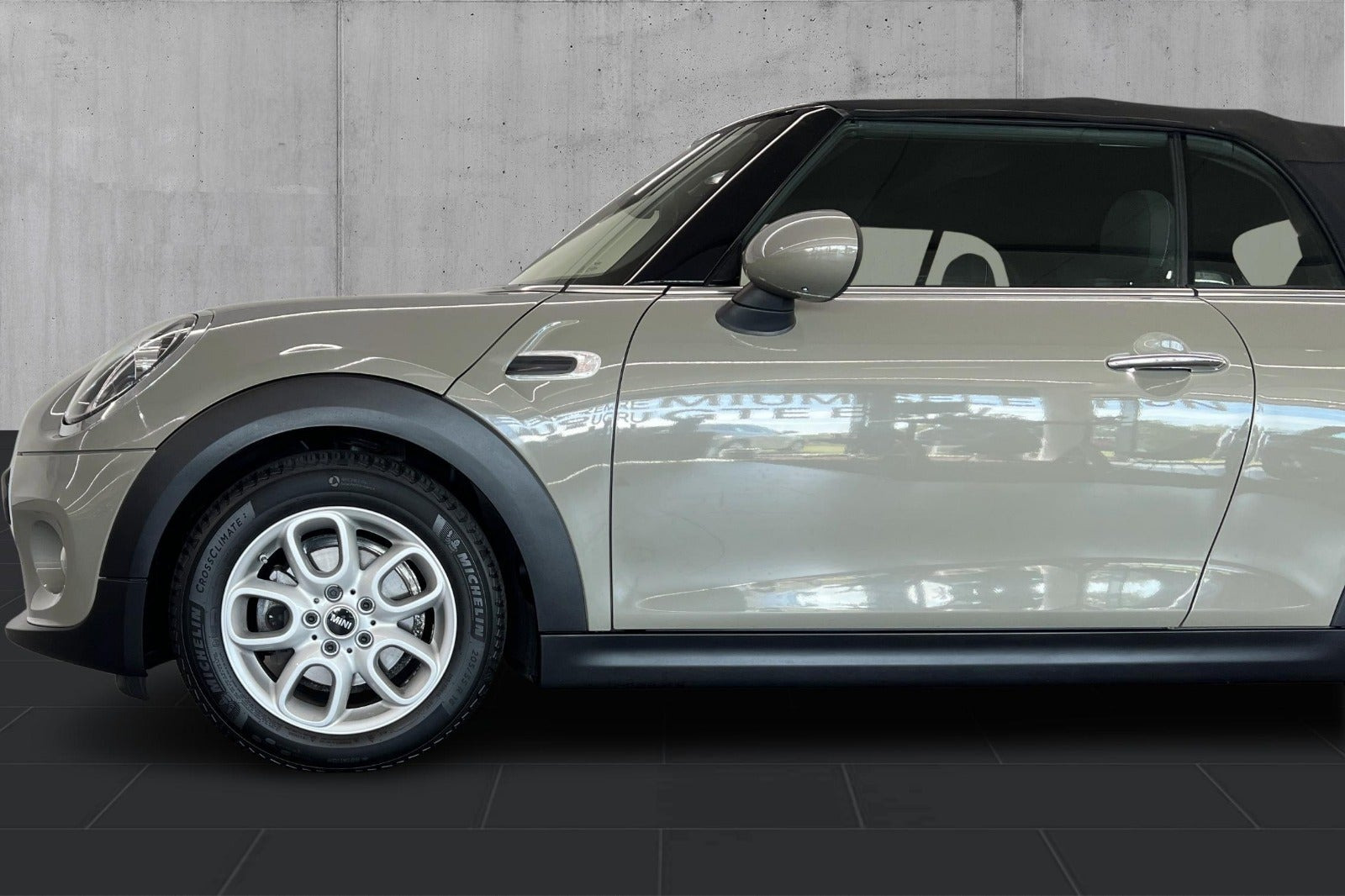 Grå Mini Cooper fra 2018