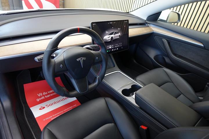 Hvid Tesla Model 3 fra 2023