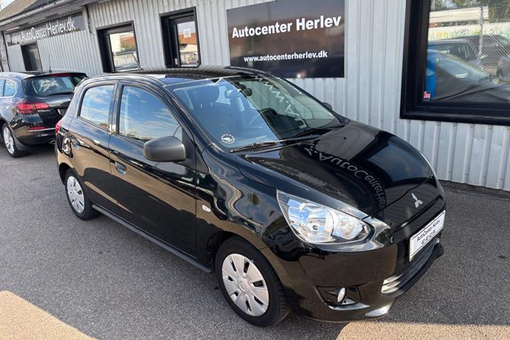 Sort Mitsubishi Space Star fra 2014