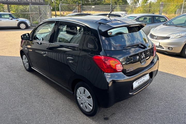 Sort Mitsubishi Space Star fra 2014