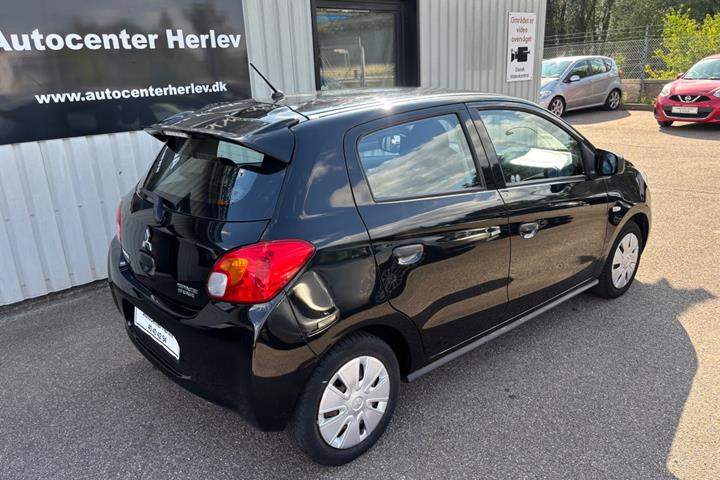 Sort Mitsubishi Space Star fra 2014