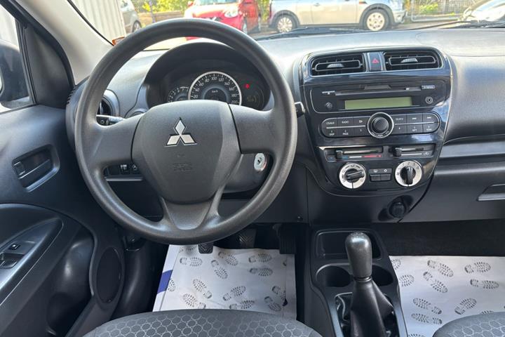 Sort Mitsubishi Space Star fra 2014