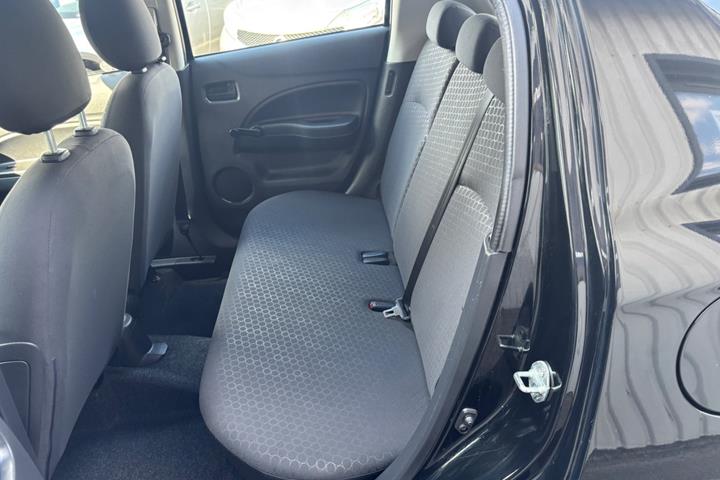 Sort Mitsubishi Space Star fra 2014