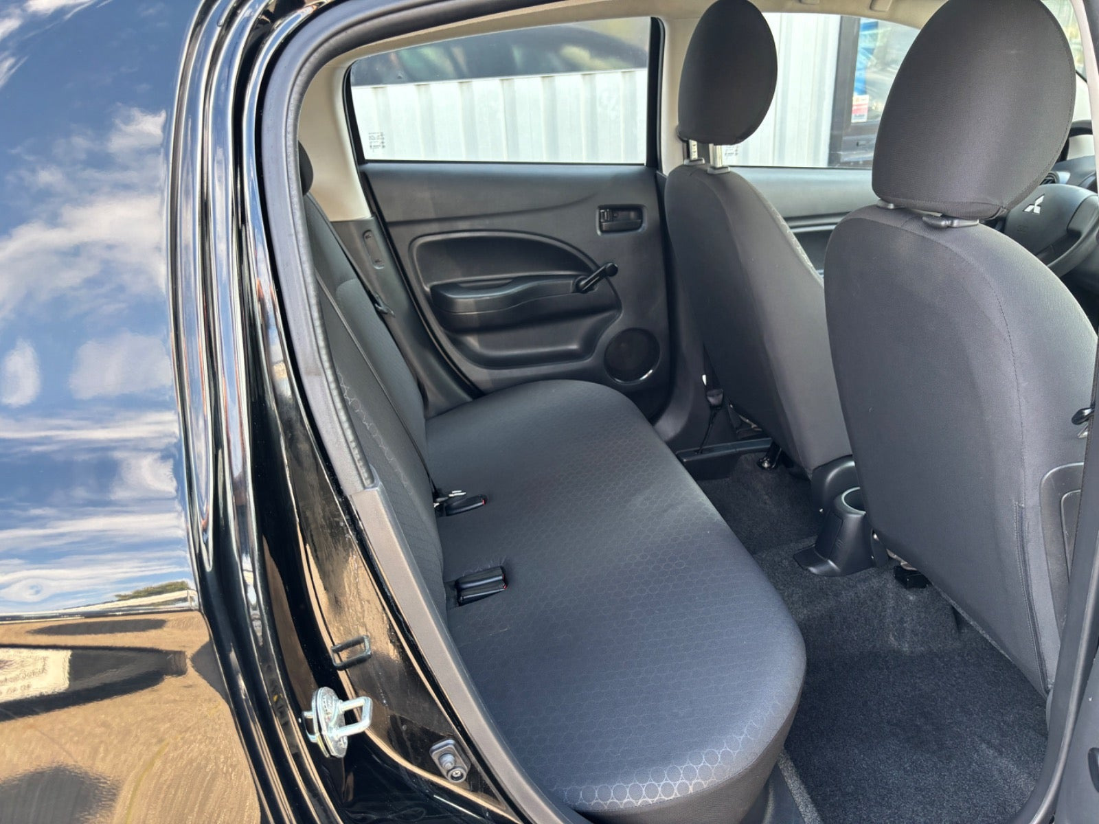 Sort Mitsubishi Space Star fra 2014