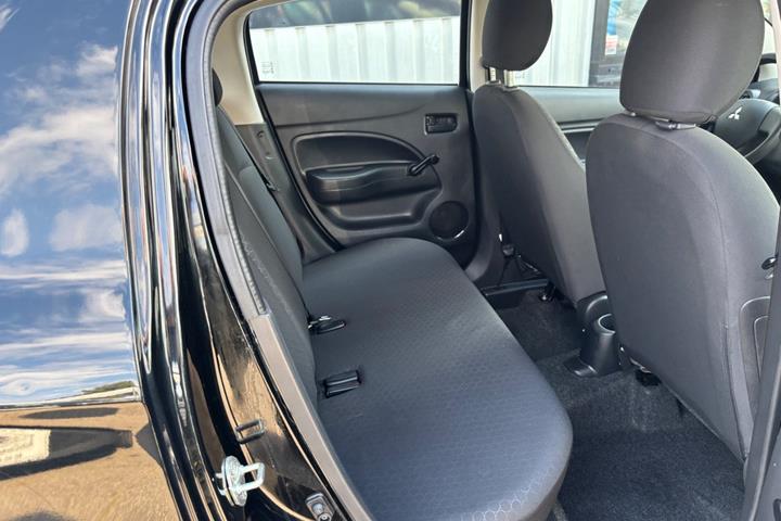 Sort Mitsubishi Space Star fra 2014