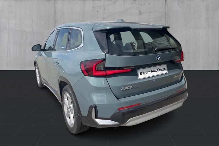 Grøn BMW iX1 fra 2023