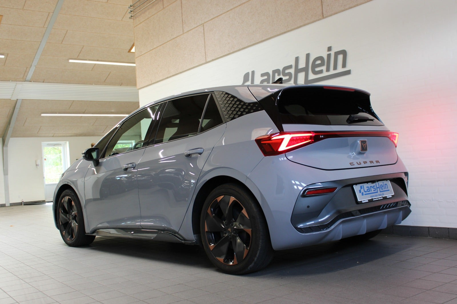 Grå Cupra Born fra 2024