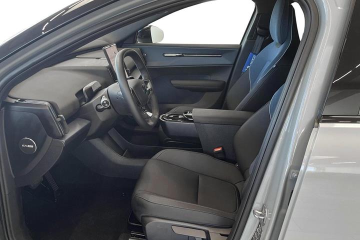 Grå Volvo EX30 fra 2024