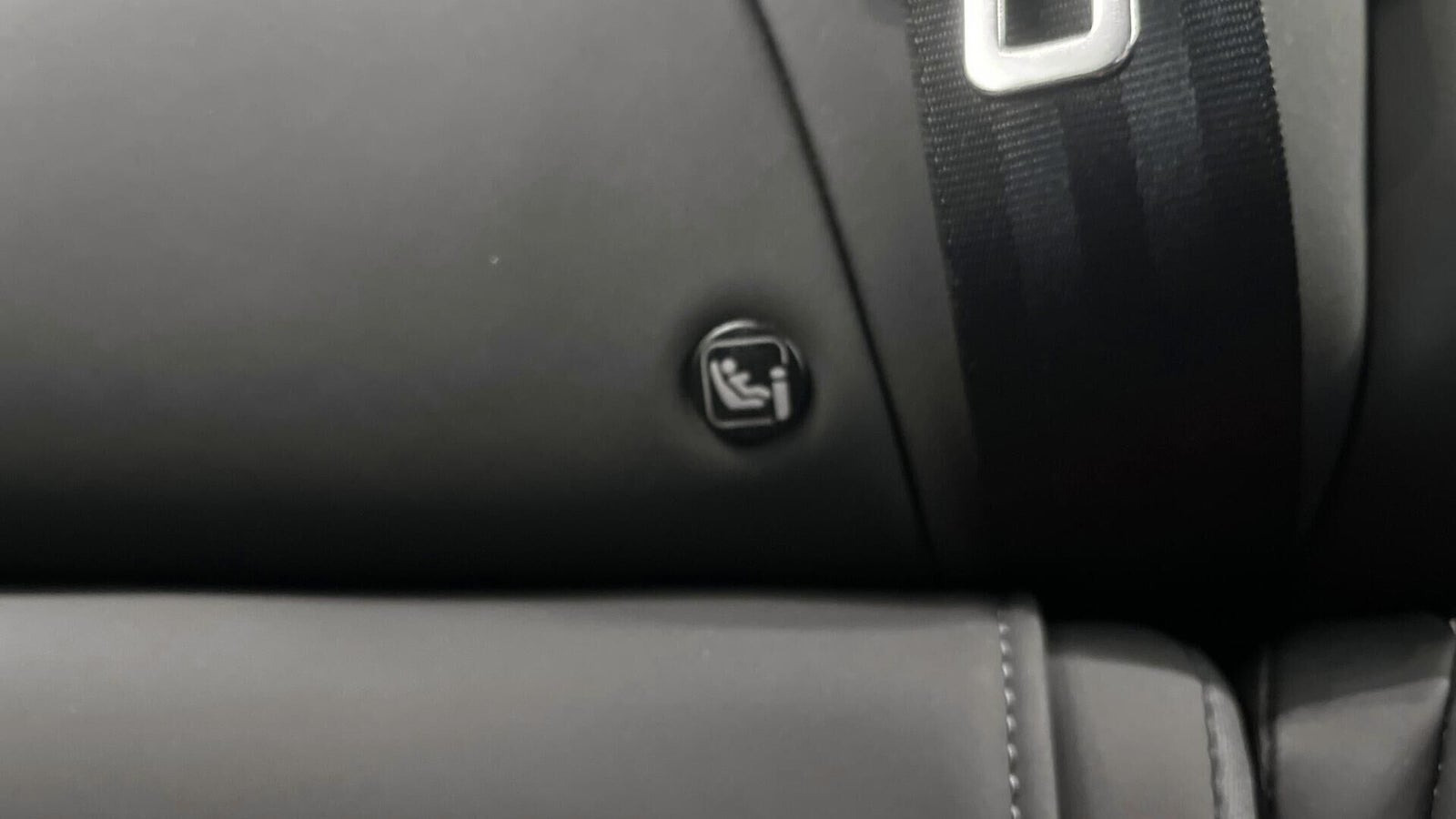Grå Volvo EX30 fra 2024