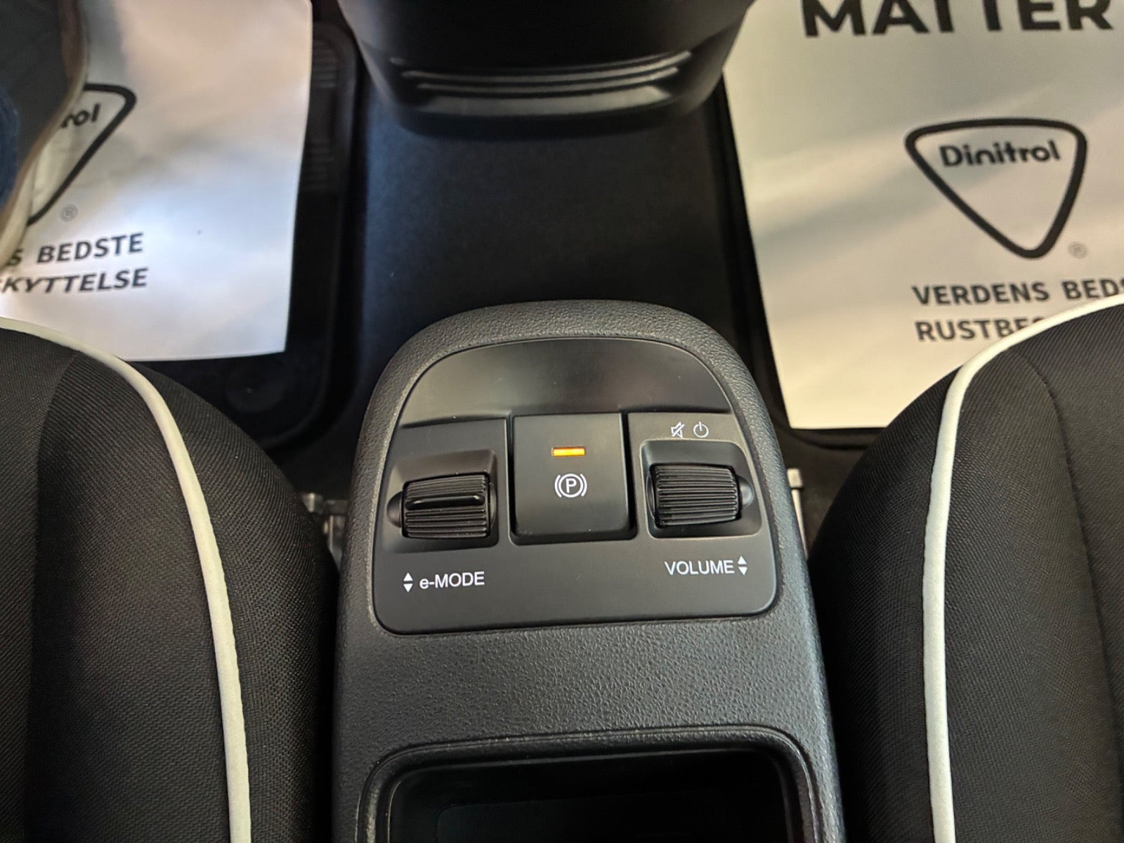 Hvid Fiat 500e fra 2024