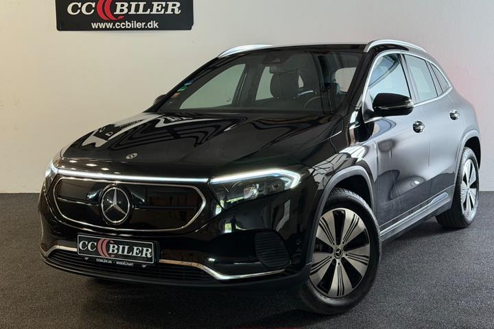Sort Mercedes EQA350 fra 2023 set udefra