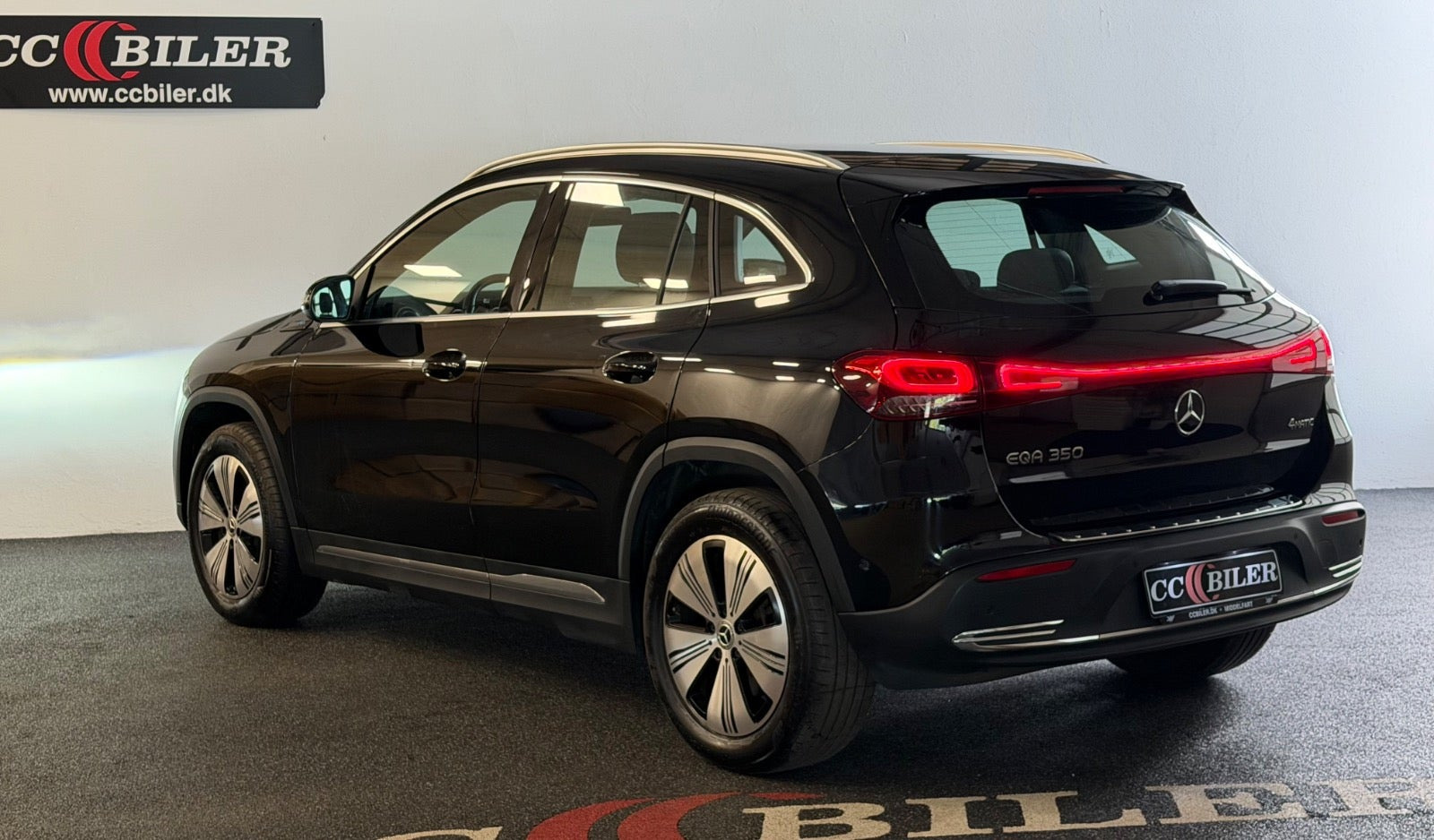 Sort Mercedes EQA350 fra 2023
