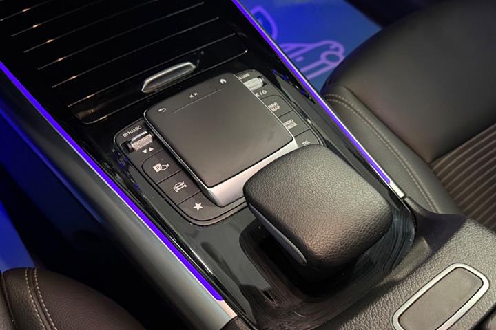 Sort Mercedes EQA350 fra 2023