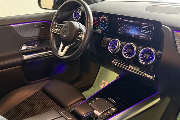 Sort Mercedes EQA350 fra 2023