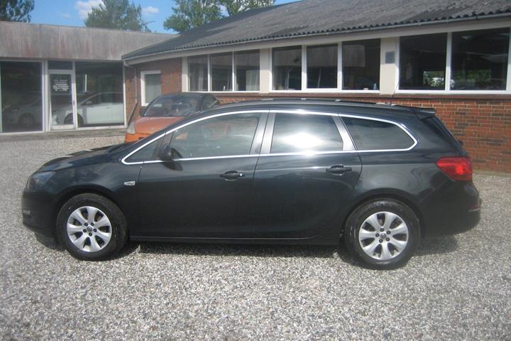 Sort Opel Astra fra 2015