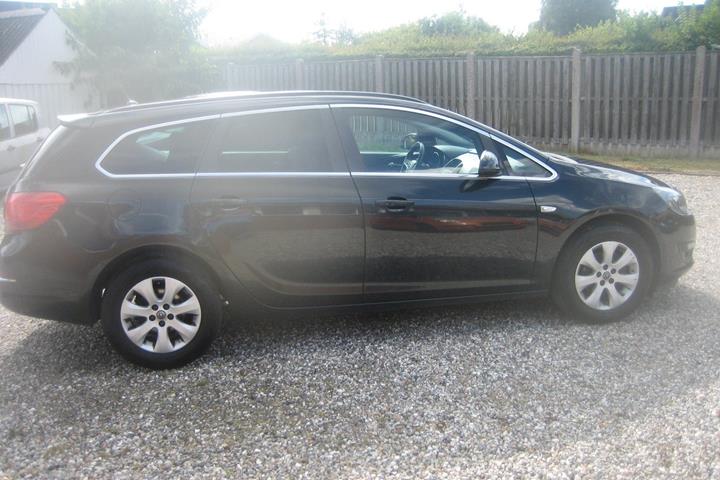 Sort Opel Astra fra 2015