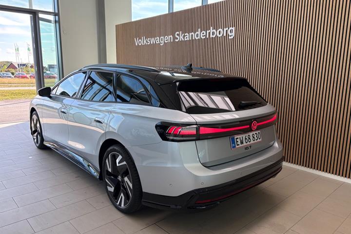 Sølv VW ID.7 fra 2026
