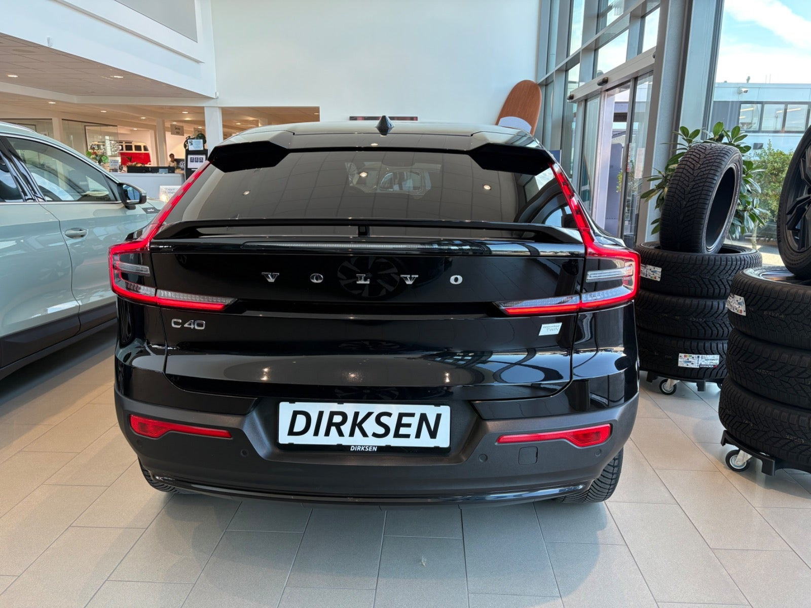 Sort Volvo C40 fra 2023