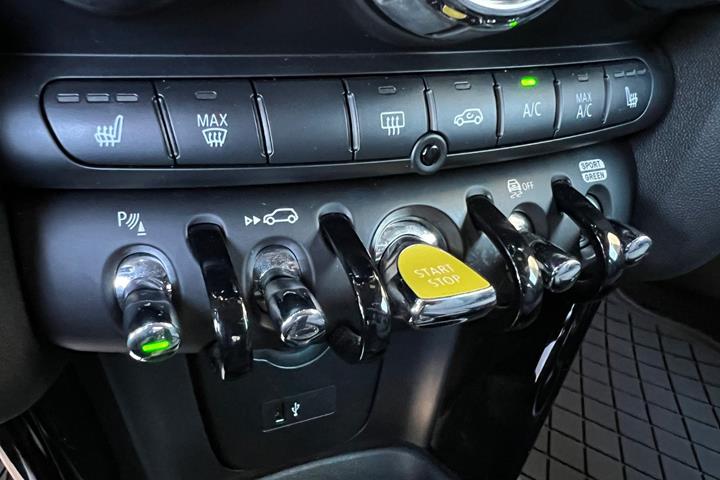 Sort Mini Cooper SE fra 2021