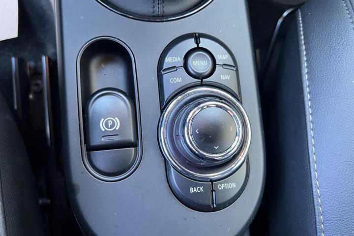 Sort Mini Cooper SE fra 2021