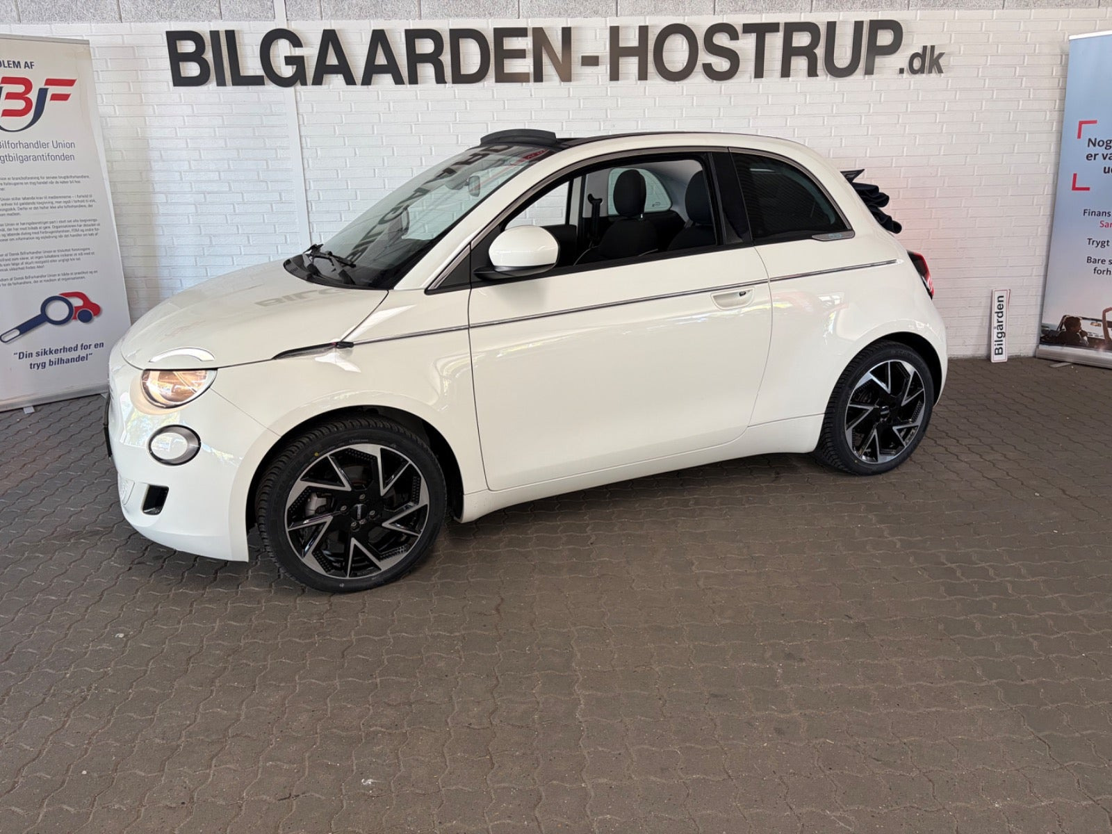 Hvid Fiat 500e fra 2023