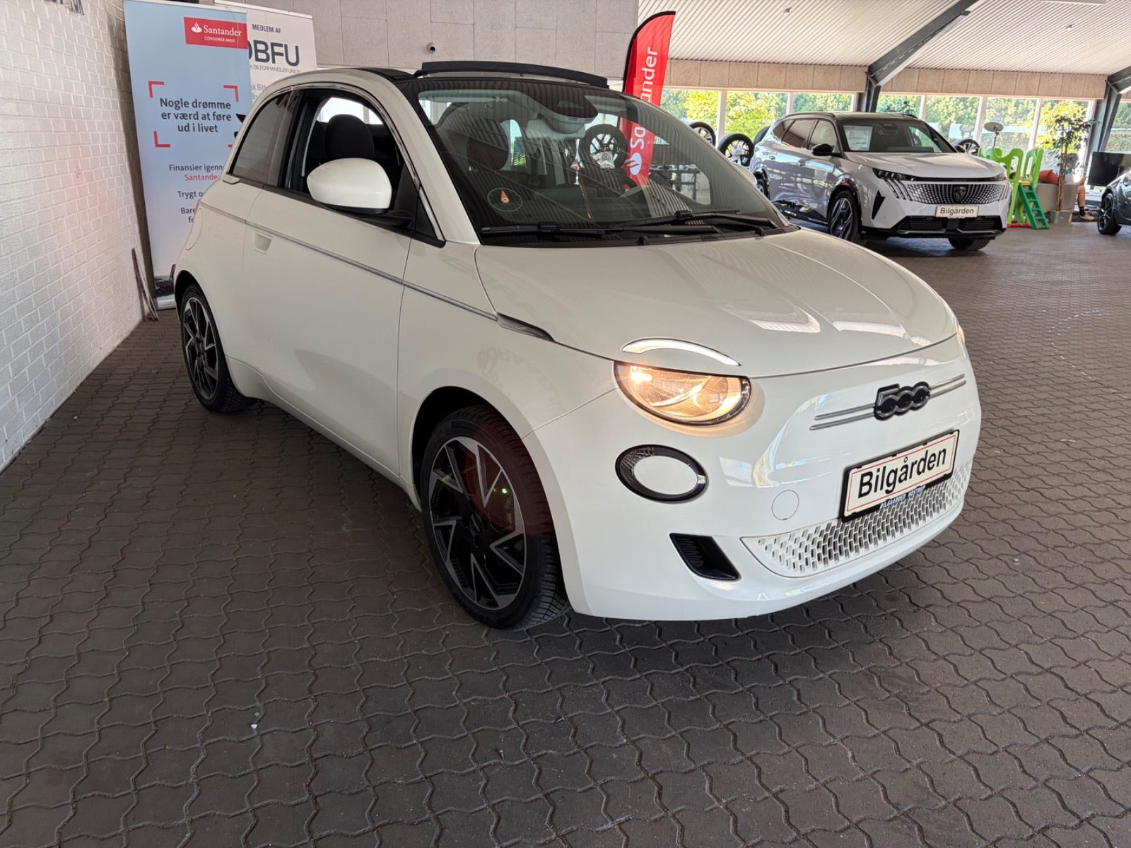 Hvid Fiat 500e fra 2023