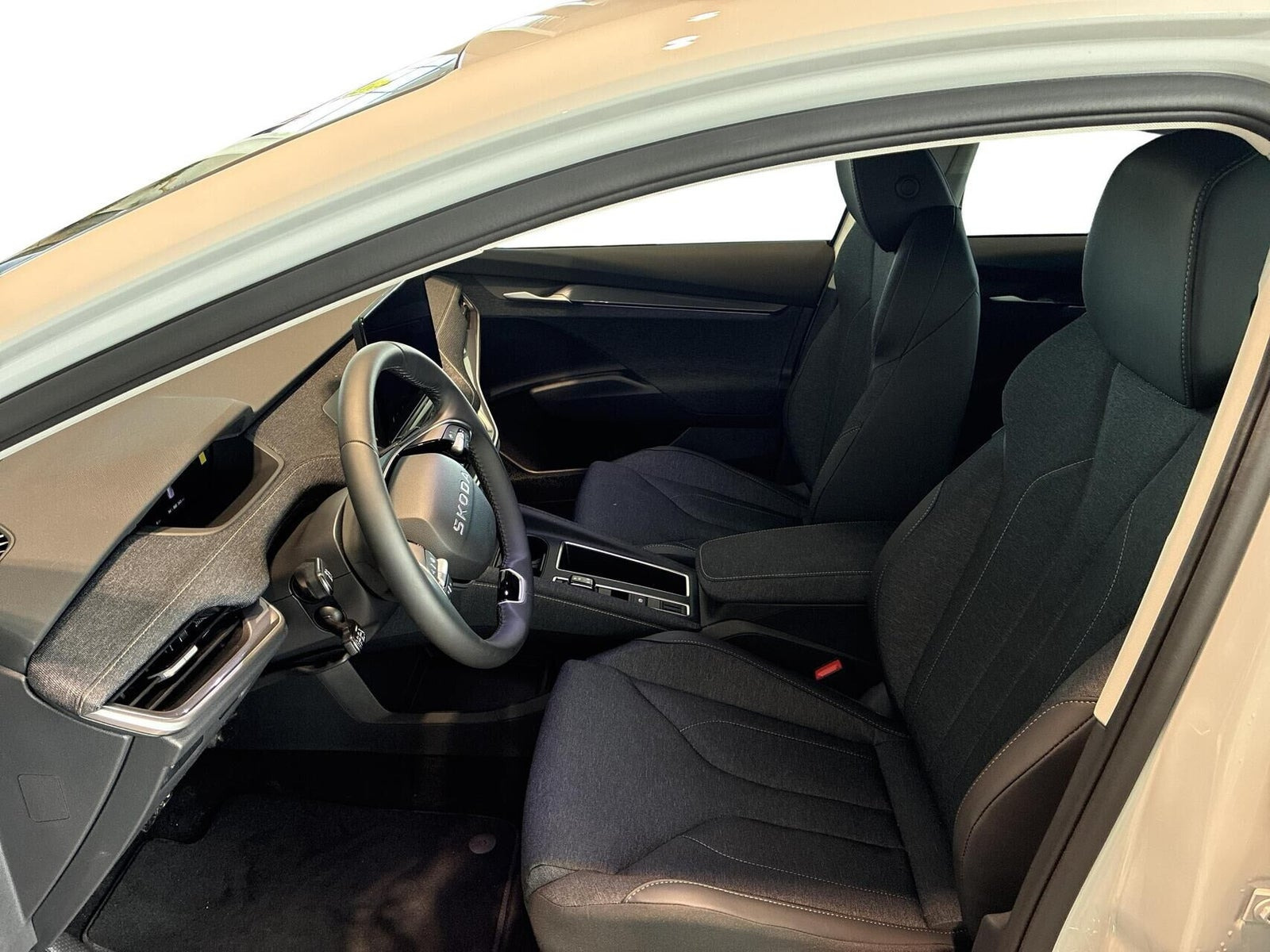 Hvid Skoda Elroq fra 2026