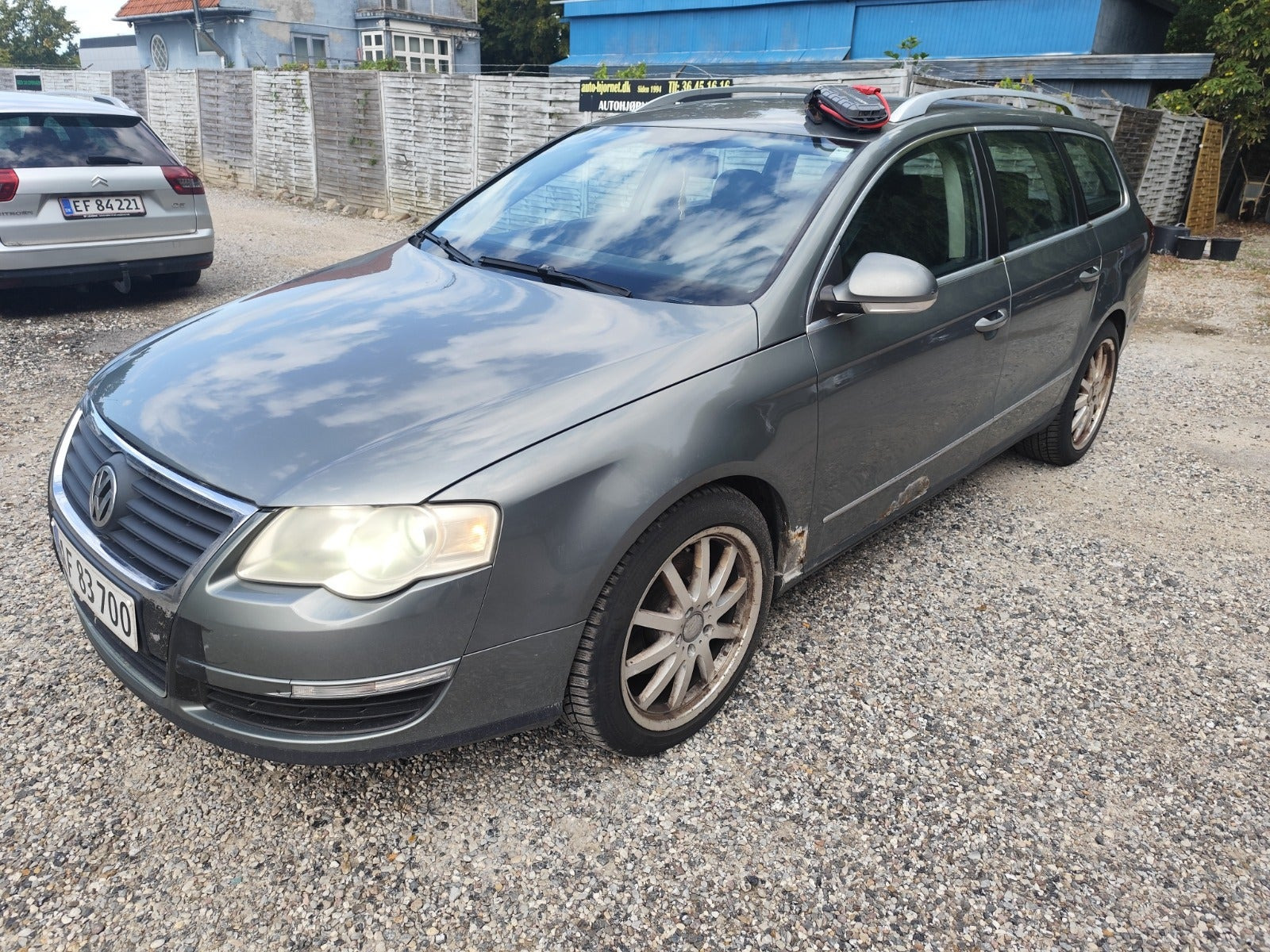 Gul VW Passat fra 2006